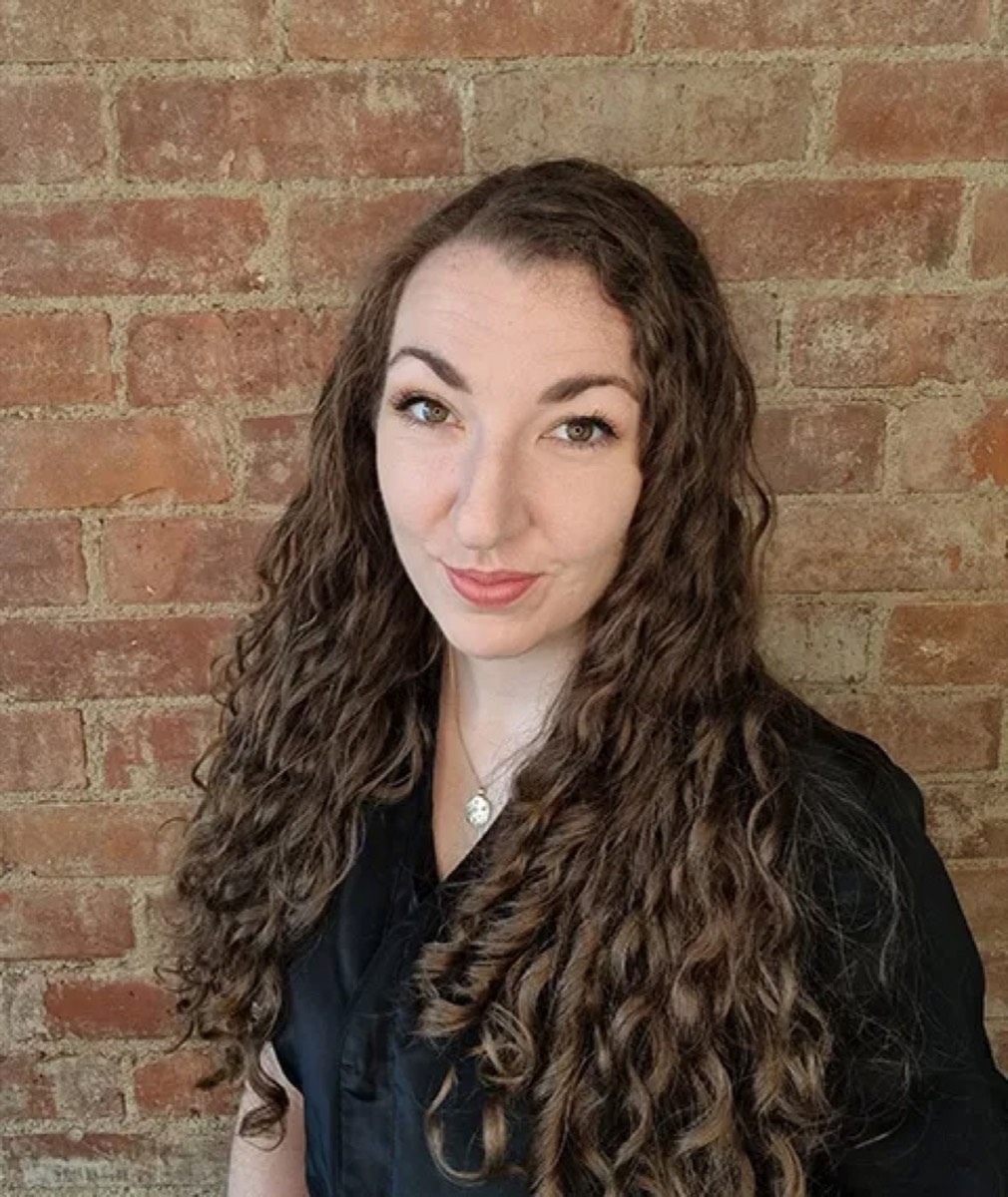Lauren, Salon Manager